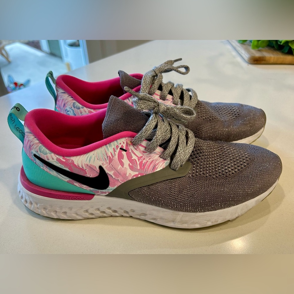 Nike Women's Odyssey React Gray, pink and teal Running Shoes size 8.5